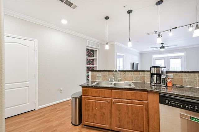 1711 Old Spanish Trail 330, Houston, TX 77054