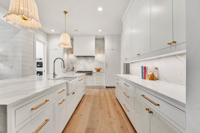 2524 Goldbug Avenue, Sullivans Island, SC 29482