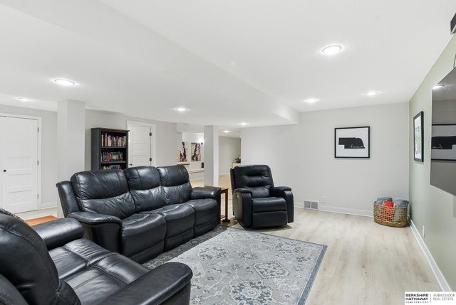 1506 S 118th Street, Omaha, NE 68144