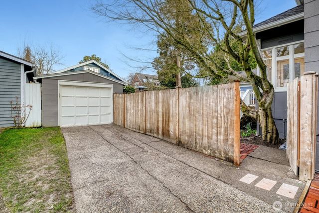 2830 33rd Avenue S, Seattle, WA 98144