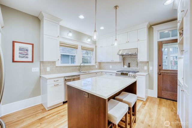 2830 33rd Avenue S, Seattle, WA 98144