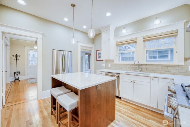 2830 33rd Avenue S, Seattle, WA 98144