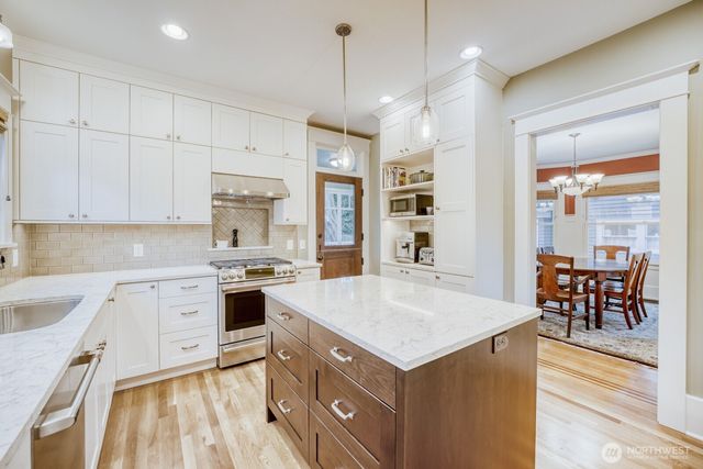 2830 33rd Avenue S, Seattle, WA 98144