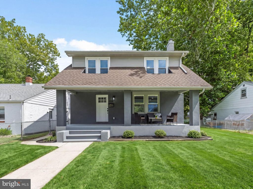 226 S MAPLE AVE, WOODBURY, NJ 08096 — photo 2