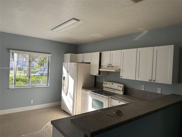 7653 Tamarac Island Cir, Tamarac, FL 33321