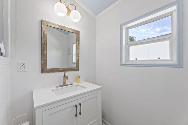 4021 Las Palmas Street, Galveston, TX 77554