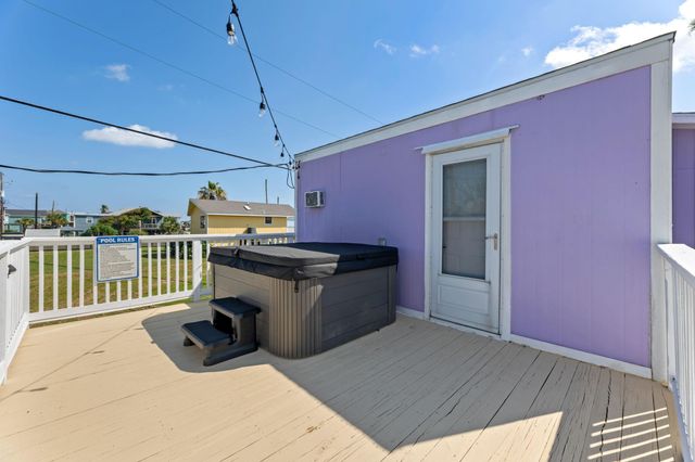 4021 Las Palmas Street, Galveston, TX 77554