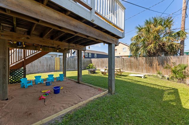 4021 Las Palmas Street, Galveston, TX 77554