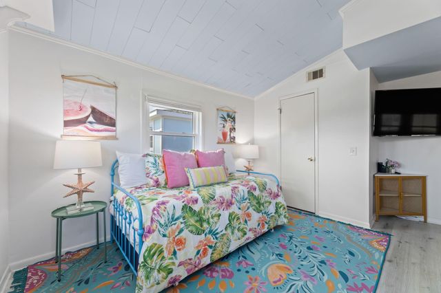 4021 Las Palmas Street, Galveston, TX 77554