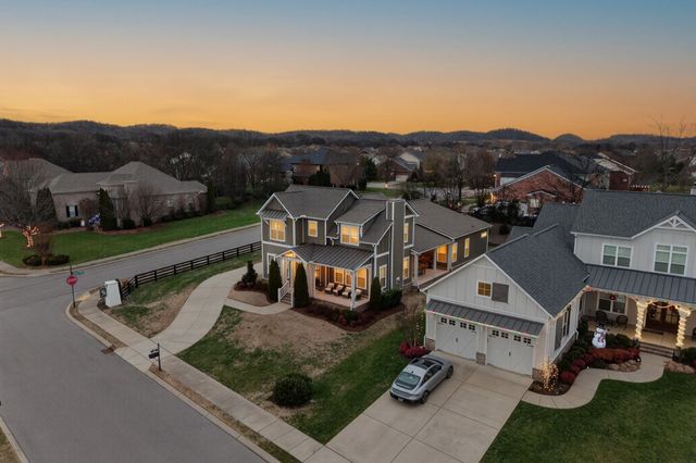 998 Spruce Ridge Ln, Spring Hill, TN 37174