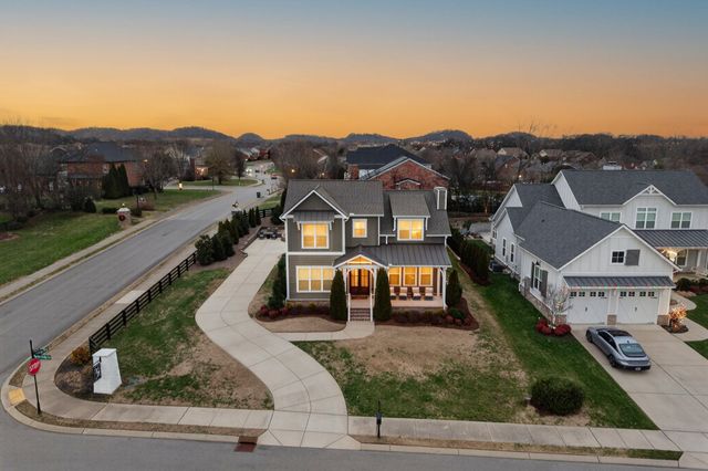 998 Spruce Ridge Ln, Spring Hill, TN 37174