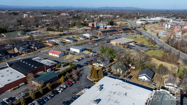 49 8th Street SE, Hickory, NC 28602