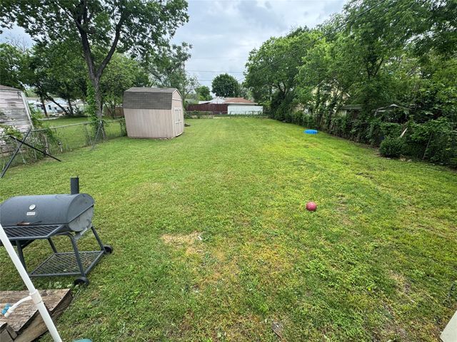 918 N Barnett Avenue, Dallas, TX 75211