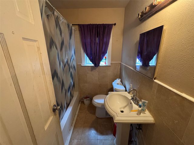 918 N Barnett Avenue, Dallas, TX 75211