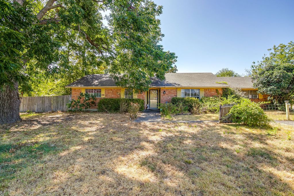 4716 E University Drive, Denton, TX 76208 — photo 2