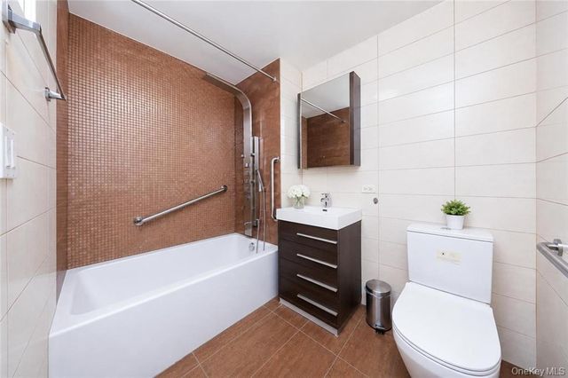 8629 Bay Parkway 5G, Brooklyn, NY 11214