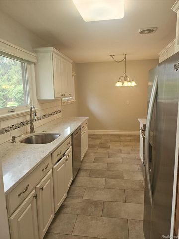 7171 Merrybrook Street, West Bloomfield Charter Township, MI 48322