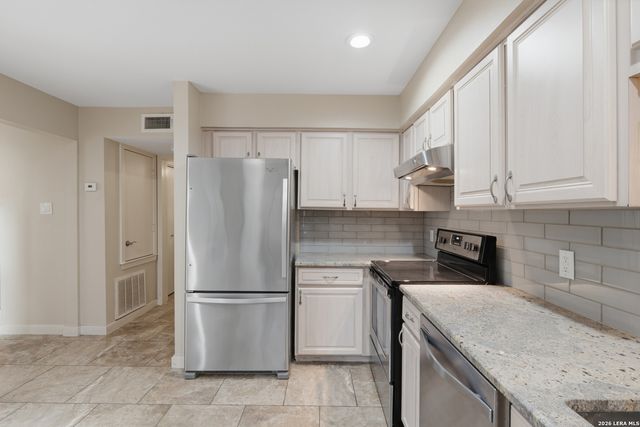 7711 Callaghan Rd Apt 301, San Antonio, TX 78229