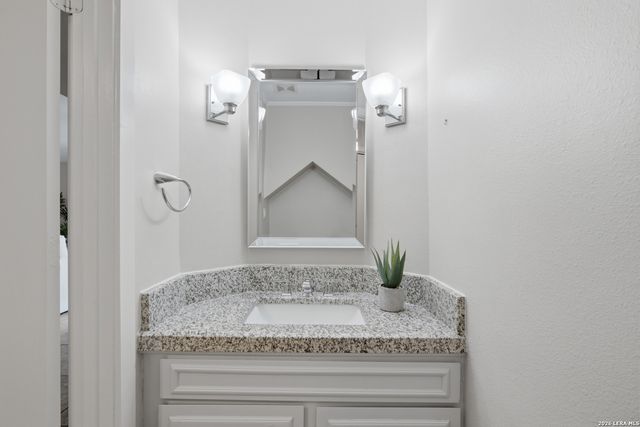 7711 Callaghan Rd Apt 301, San Antonio, TX 78229