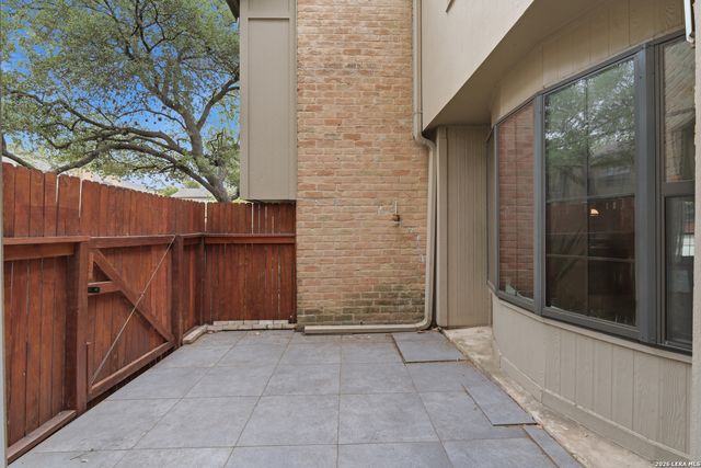 7711 Callaghan Rd Apt 301, San Antonio, TX 78229