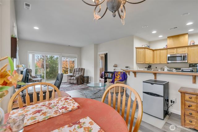 10700 SE 260th Street #D101, Kent, WA 98030