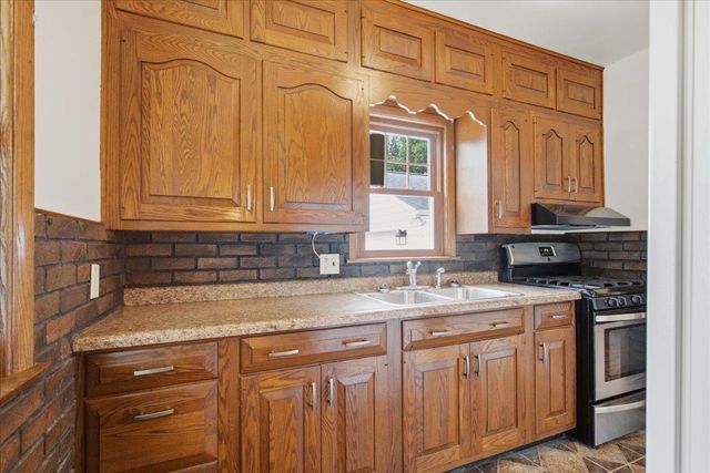 262 Cottage Grove Avenue, Waterloo, IA 50703