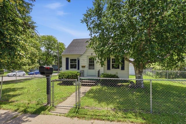 262 Cottage Grove Avenue, Waterloo, IA 50703