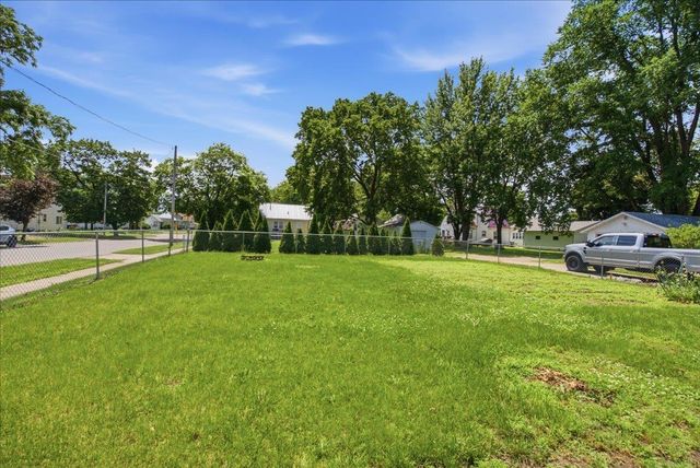262 Cottage Grove Avenue, Waterloo, IA 50703