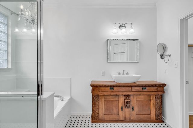 2606 Kinney Oaks CT, Austin, TX 78704