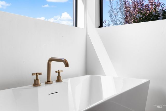 1903 S Meteor Way, Boise, ID 83712