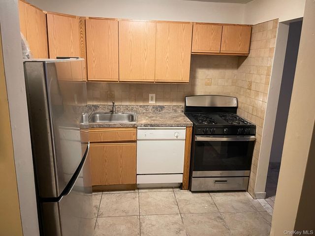 7 Dune Court, Bronx, NY 10473