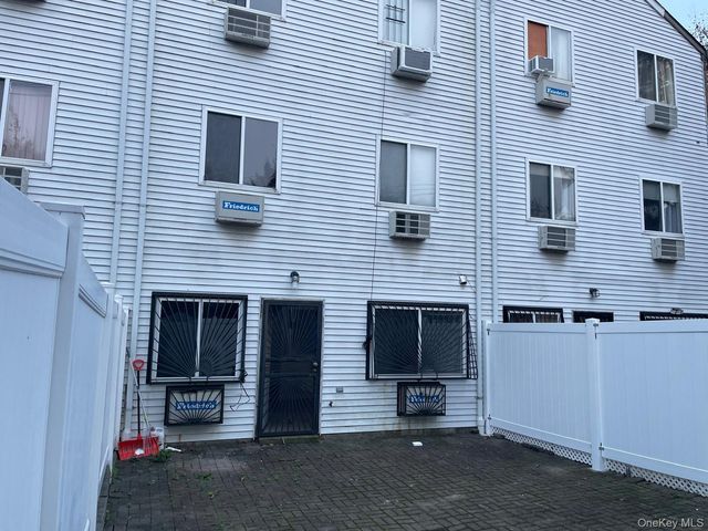 7 Dune Court, Bronx, NY 10473