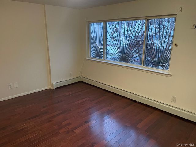 7 Dune Court, Bronx, NY 10473