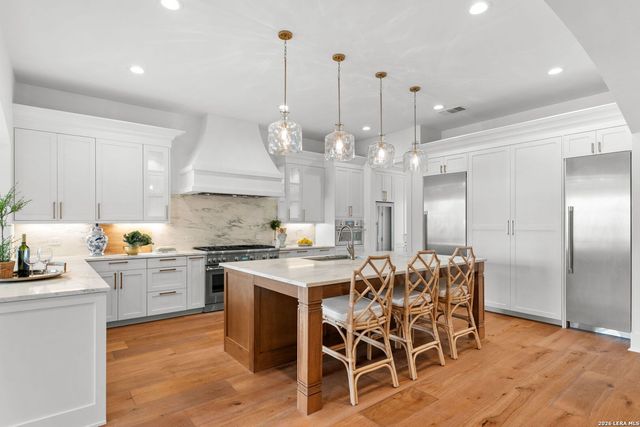 817 Garraty Rd, Terrell Hills, TX 78209