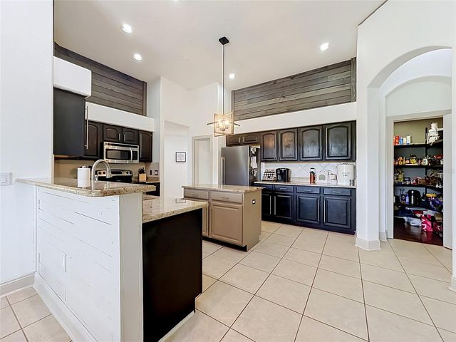 5846 BENT GRASS DRIVE, Valrico, FL 33596