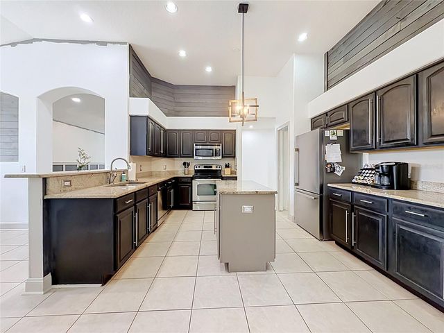 5846 BENT GRASS DRIVE, Valrico, FL 33596