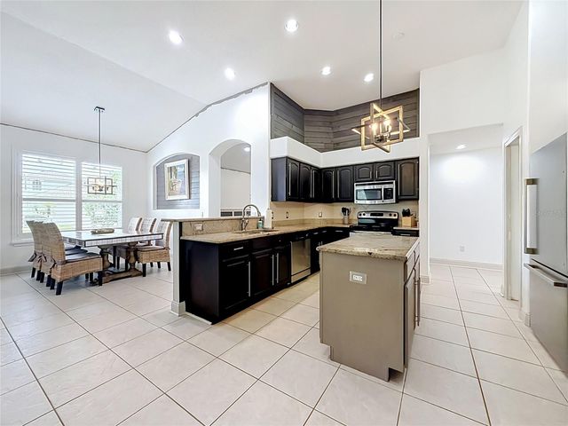 5846 BENT GRASS DRIVE, Valrico, FL 33596