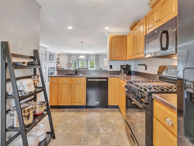 283 East Main 16, Norton, MA 02766
