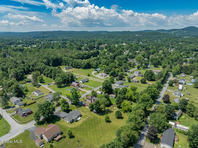 77 Spring Street, Cambridge, NY 12816