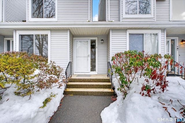 20 East Pembroke Road 8, Danbury, CT 06811