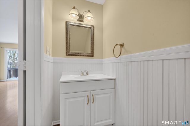 20 East Pembroke Road 8, Danbury, CT 06811