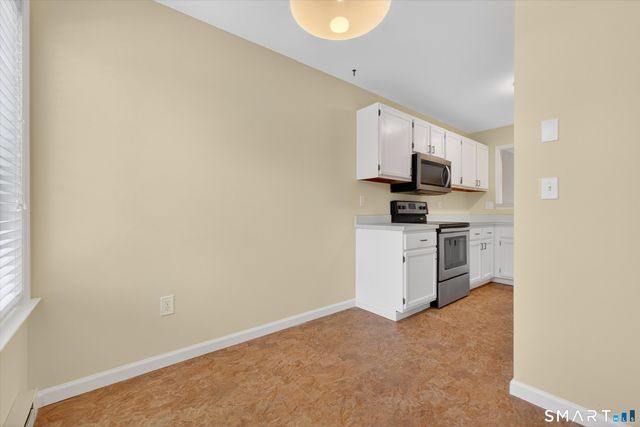 20 East Pembroke Road 8, Danbury, CT 06811