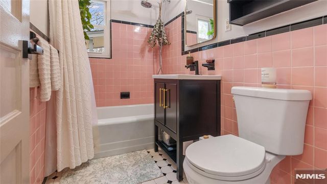 44 Schlosser Drive, Rochelle Park, NJ 07662