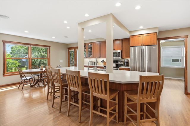 7109 Heatherton Trail, Edina, MN 55435