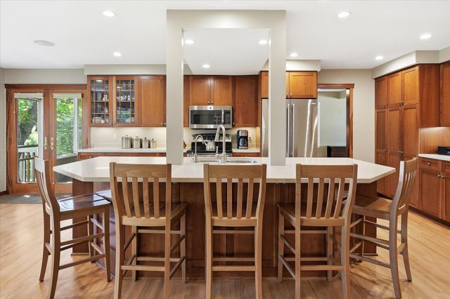 7109 Heatherton Trail, Edina, MN 55435