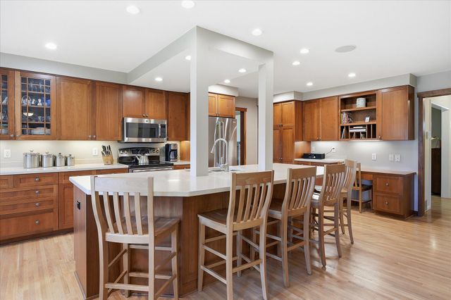 7109 Heatherton Trail, Edina, MN 55435
