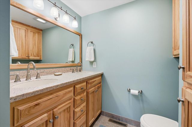 7109 Heatherton Trail, Edina, MN 55435