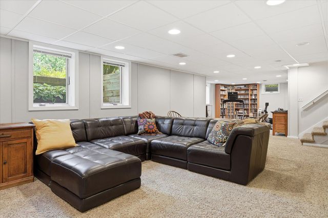 7109 Heatherton Trail, Edina, MN 55435
