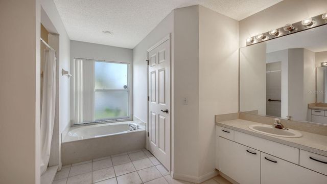 6005 CEDARWOOD LANE, Bradenton, FL 34203