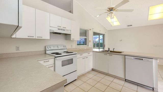 6005 CEDARWOOD LANE, Bradenton, FL 34203